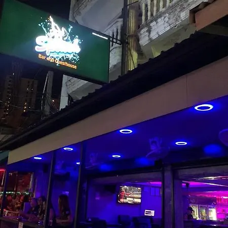 Splash Bar And Guesthouse